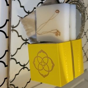 Kendra Scott necklace